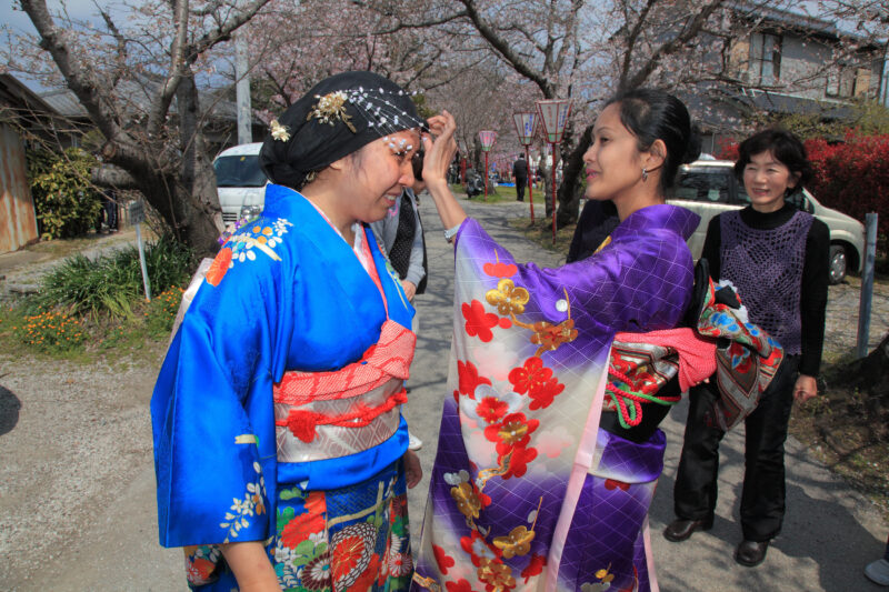 あなた、桜が似合うわよ。