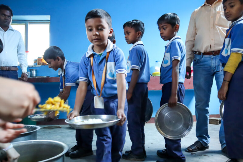 給食は元気の源〜インドより